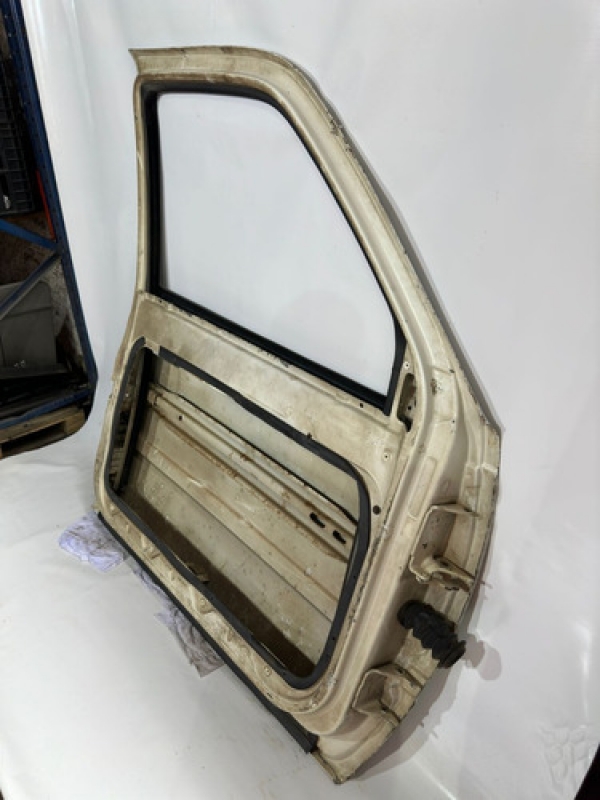 Porta Dianteira Esquerda Gmc 6100 6150 2000 2001 2002 2003.