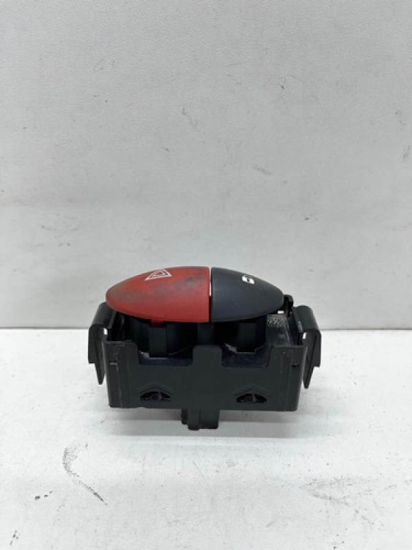 Botão Interruptor Pisca Alerta Renault Master 2.3 2019 2020.