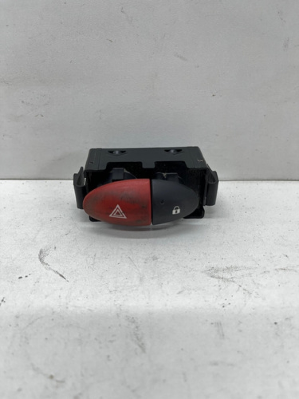 Botão Interruptor Pisca Alerta Renault Master 2.3 2019 2020.