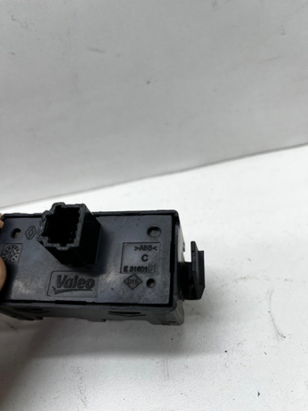 Botão Interruptor Pisca Alerta Renault Master 2.3 2019 2020.