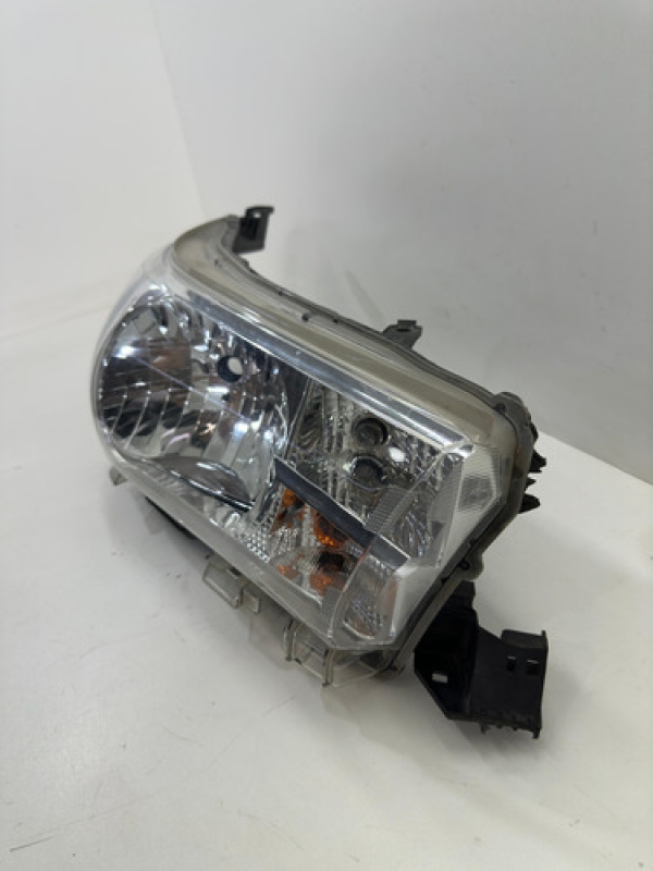 Farol Lado Direito Toyota Hilux Srv Srx 2017 2018 19 Detalhe