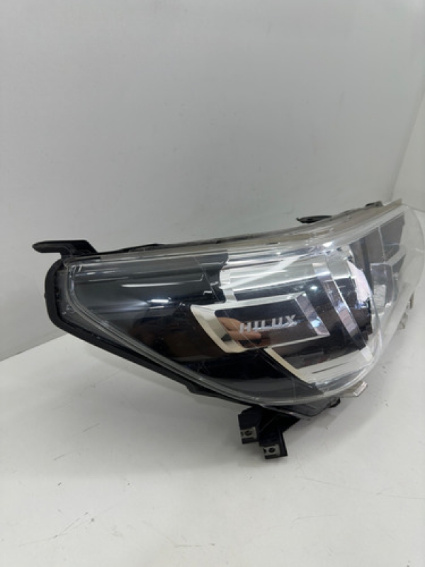 Farol Lado Direito Toyota Hilux Srv Srx 2017 2018 19 Detalhe