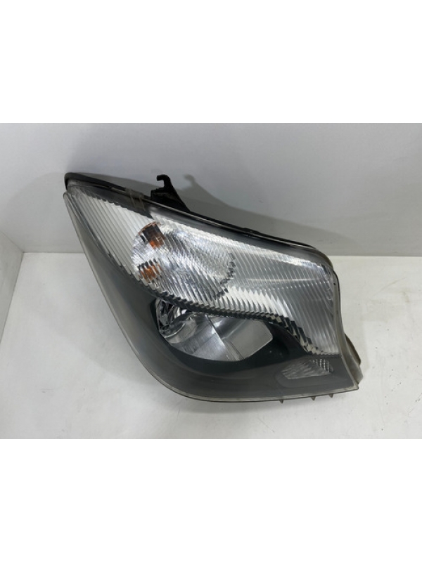 Farol Direito Mb Sprinter 415 5152017 2019 Detalhes.